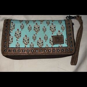 ARIAT CRUISER CLUTCH WALLET WITH CACTUS PRINT & LEATHER GOLD/BROWN EDGE & STRAP